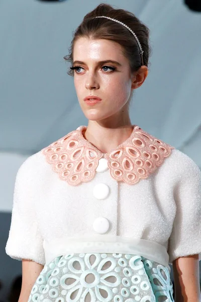 Look 16